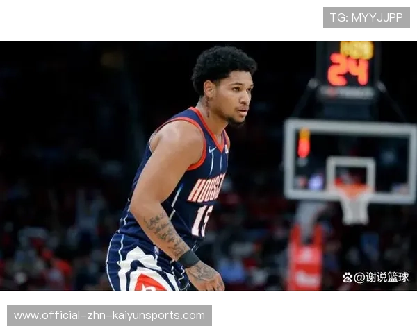 年轻后卫与前辈单独训练,传承防守秘笈画面曝光 年轻后卫与前辈单独训练,传承防守秘笈画面曝光